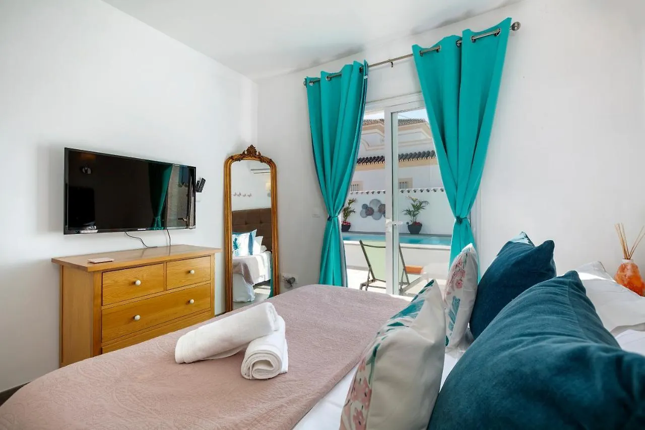 Spanish Style, Elegant 3 Bedroom Villa - 5 Minutes From The Beach! 마르베야 스페인