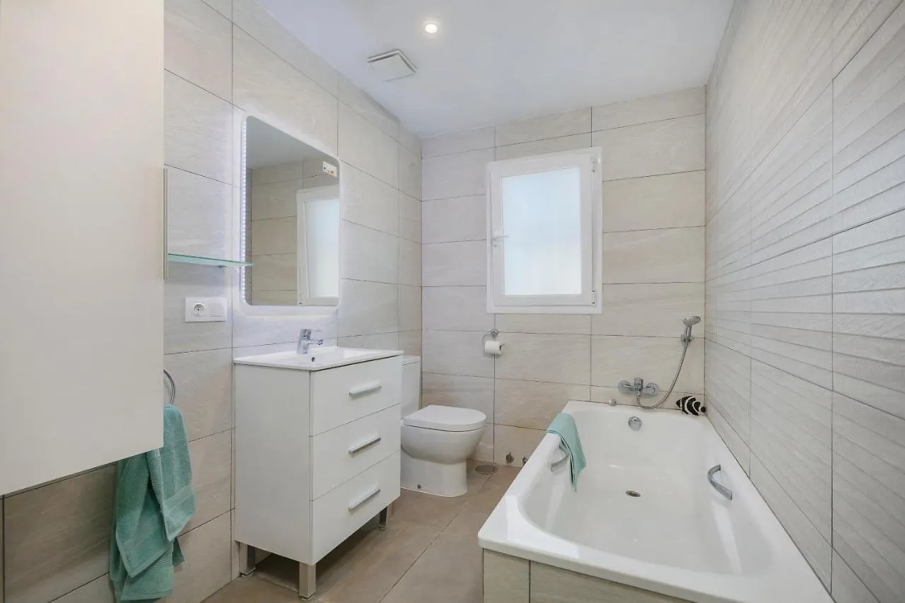 Spanish Style, Elegant 3 Bedroom Villa - 5 Minutes From The Beach! 마르베야 펜션